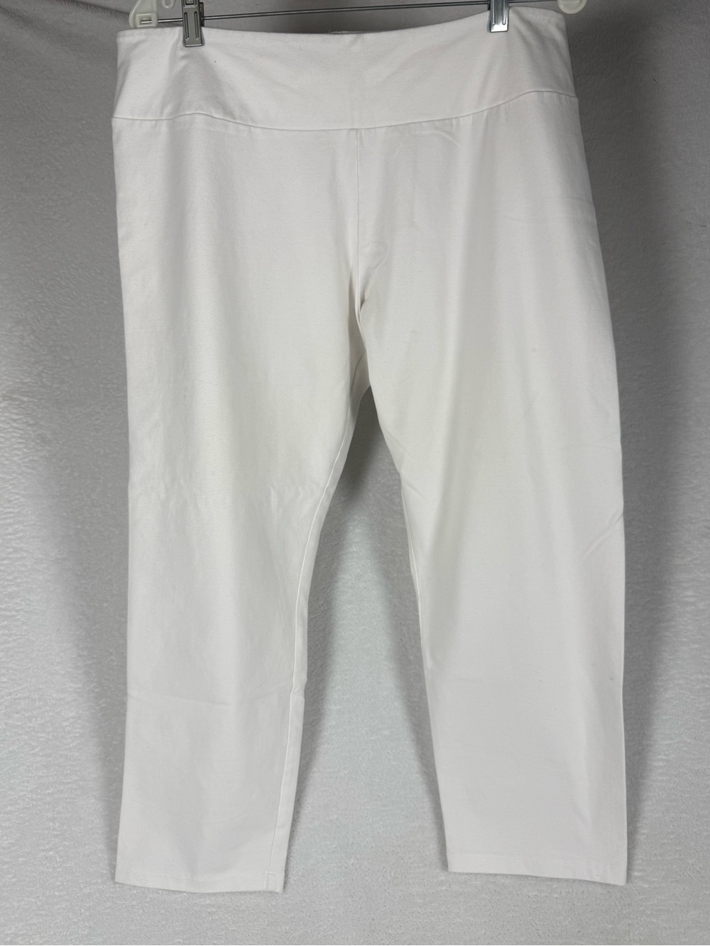 White Stretch Pull On Capri Pants - Size XL - NWOT